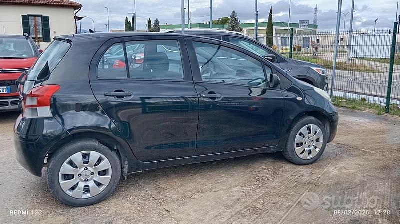 Usata Toyota Yaris 69 CV (50 kW) 2011 Nero Utilitaria