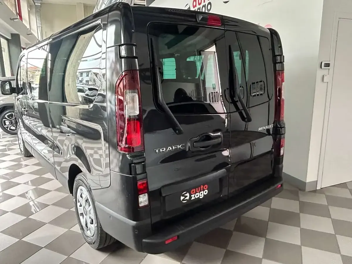 Nuova Renault Trafic Equilibre 150 CV (110 kW) 2025 Nero metallizzato Monovolume