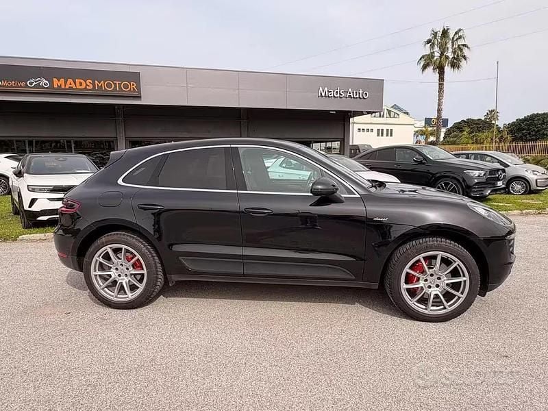 Używany Porsche Macan 250 KM (183 kW) 2016 Czarny SUV