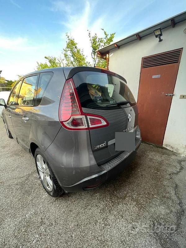 Usata Renault Scénic III XMOD 110 CV (80 kW) 2011 Grigio Monovolume