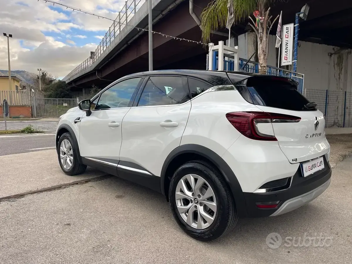 Usata Renault Captur Intens 101 CV (74 kW) 2022 Bianco SUV