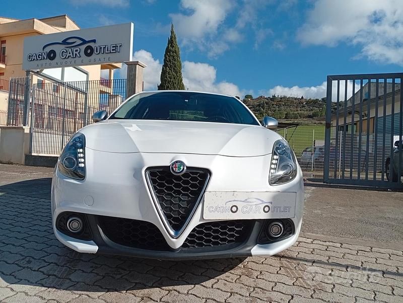 Bianco Usata 2017 Alfa Romeo Giulietta Super Tre volumi | 10.800 € (Buon prezzo) - Immagine 1/4