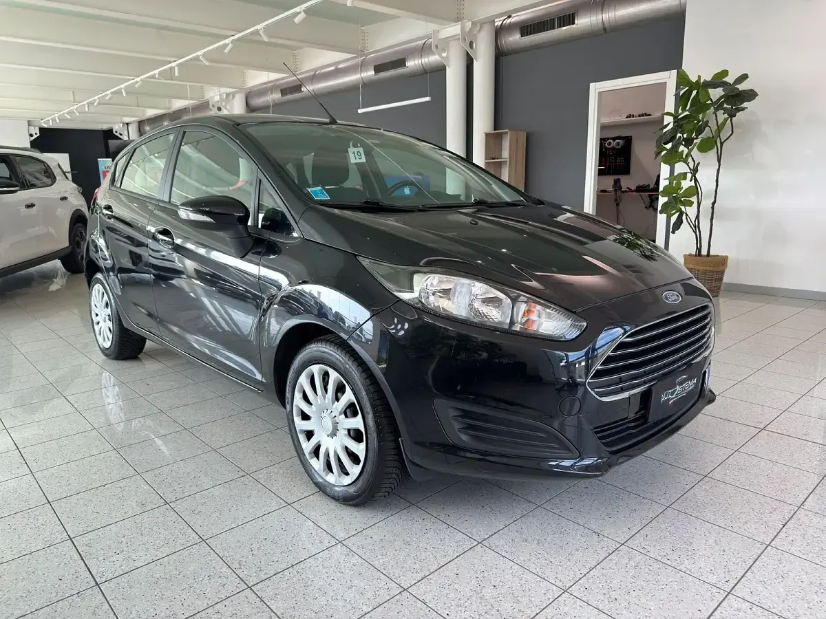 Usata Ford Fiesta 95 CV (69 kW) 2016 Blu Utilitaria