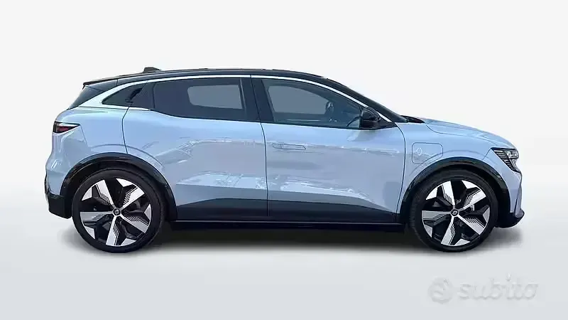 Käytetty Renault Megane E-Tech 55 kW (75 HP) 2023 Harmaa Sedan
