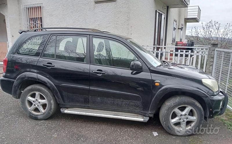 Nero Usata 2001 Toyota RAV4 Station wagon | 1999 € (Ottimo prezzo) - Immagine 1/4