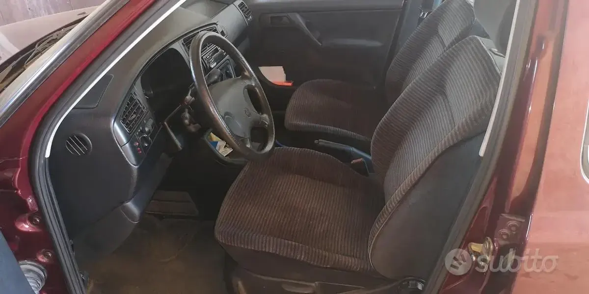 Usata VW Golf III 54 CV (39 kW) 1992 Marrone Utilitaria