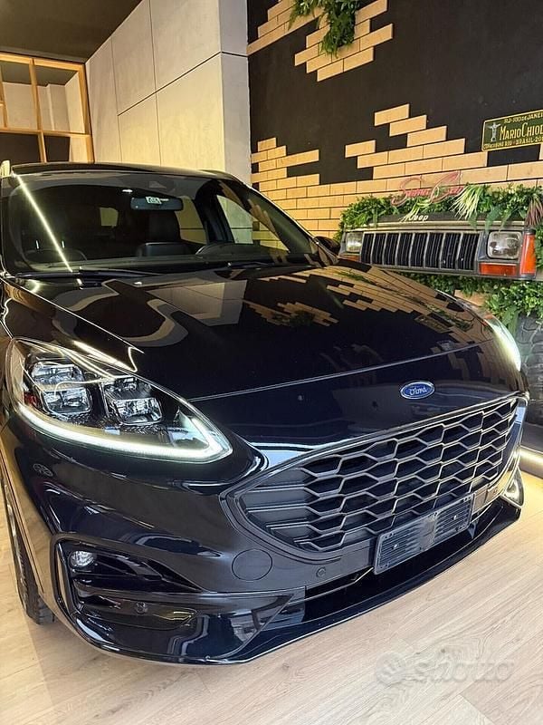 Usata Ford Kuga ST-Line X 149 CV (109 kW) 2021 Nero SUV