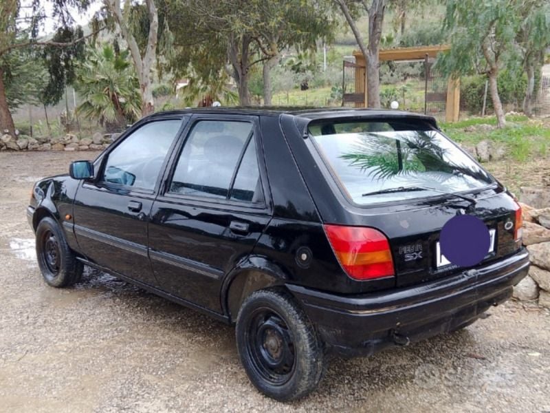 Usata Ford Fiesta 49 CV (36 kW) 1992 Nero Utilitaria