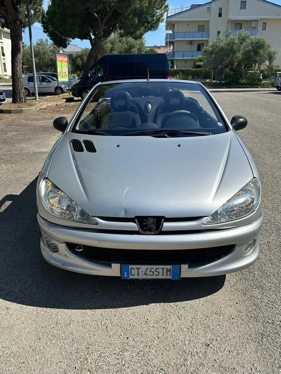 Usata Peugeot 206 CC 108 CV (79 kW) 2005 Argento Cabrio