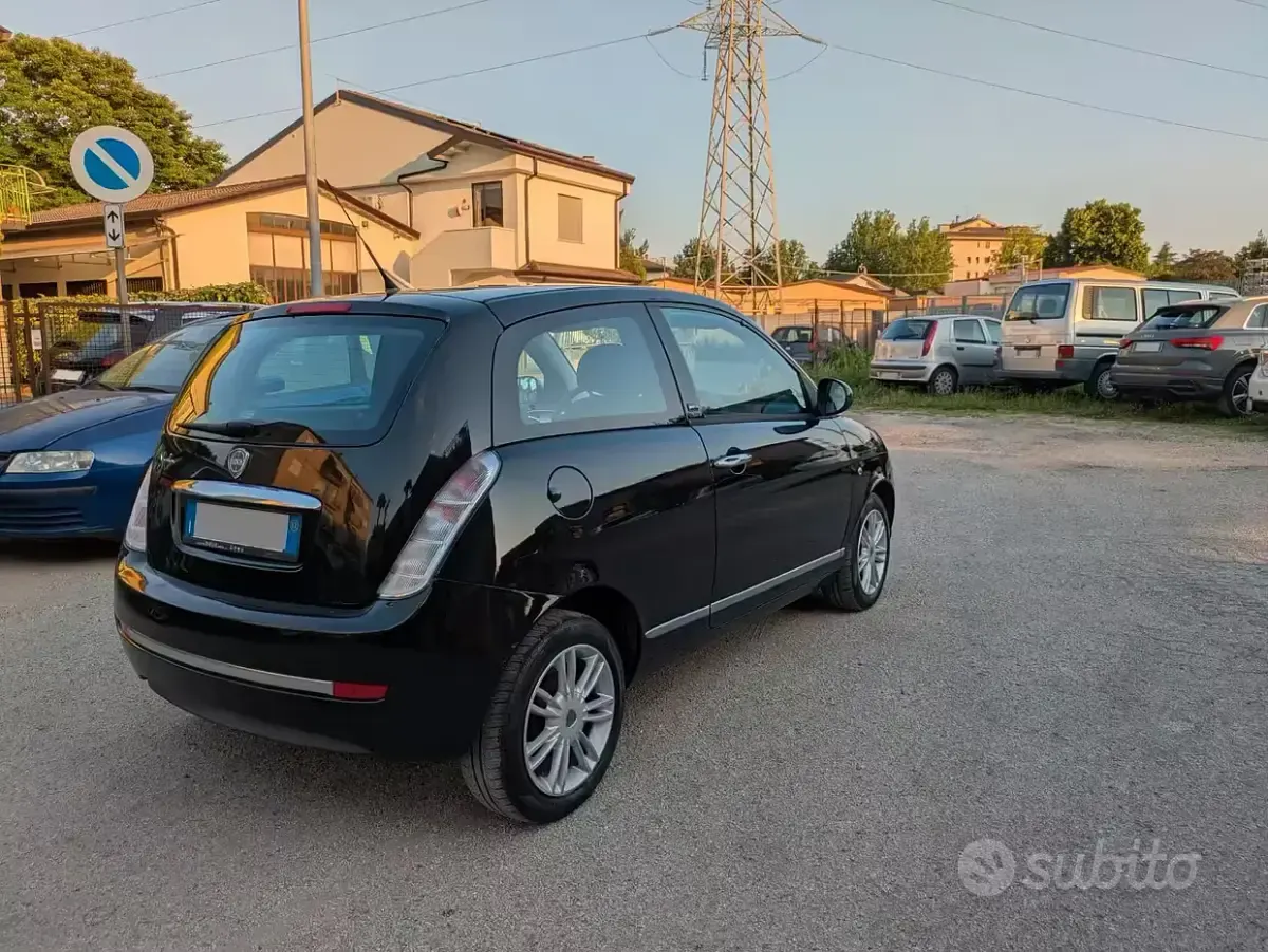 Usata Lancia Ypsilon 69 CV (50 kW) 2012 Utilitaria