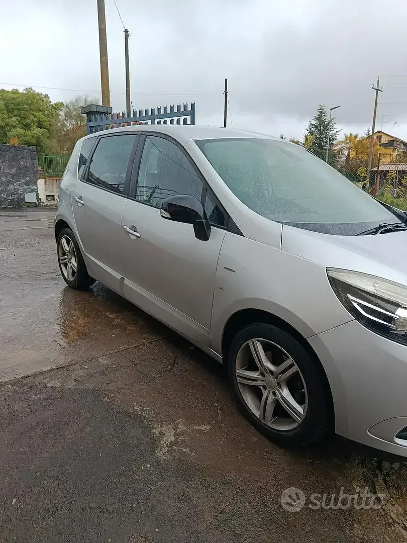 Usata Renault Scénic LIMITED 110 CV (80 kW) 2015 Grigio Monovolume