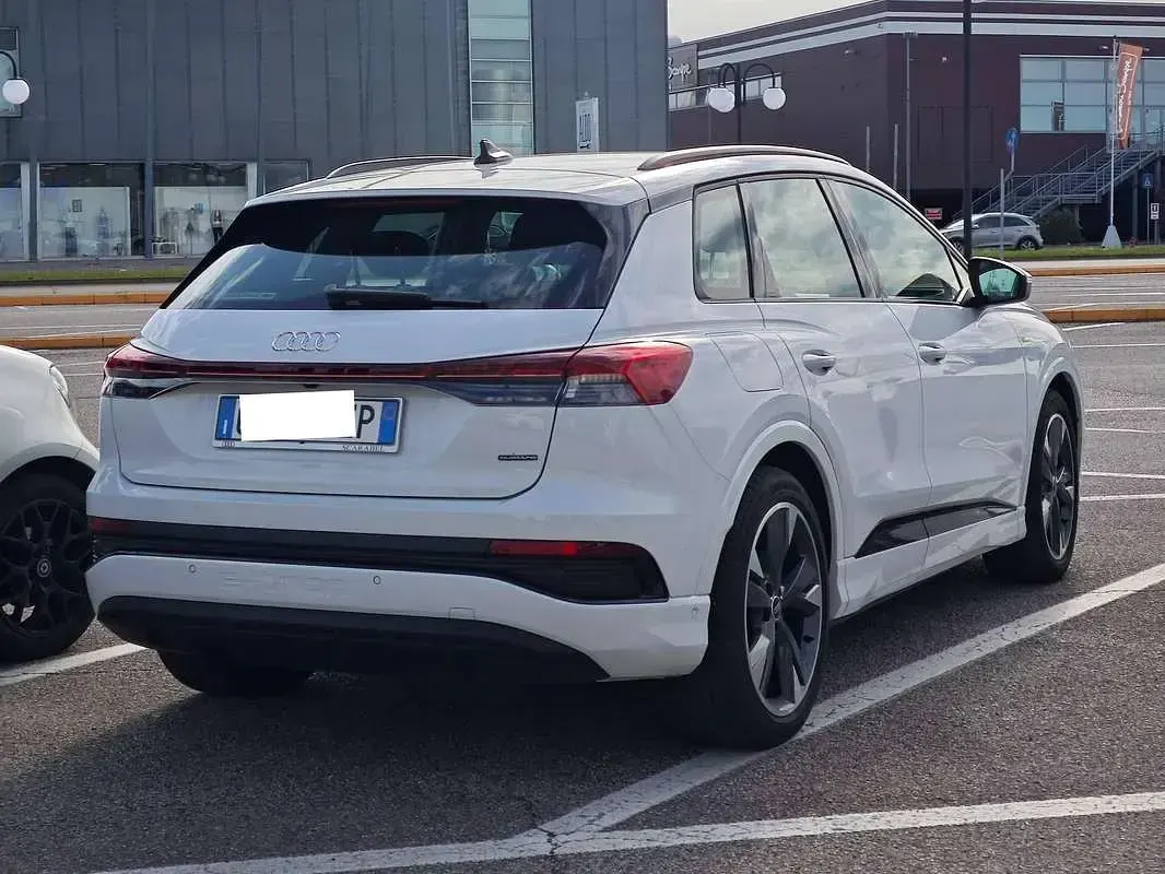 Usata Audi Q4 e-tron S-Line 77 kW (105 CV) 2023 Bianco SUV