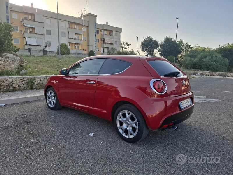 Rosso Usata 2010 Alfa Romeo MiTo Due volumi | 5500 € - Immagine 1/4