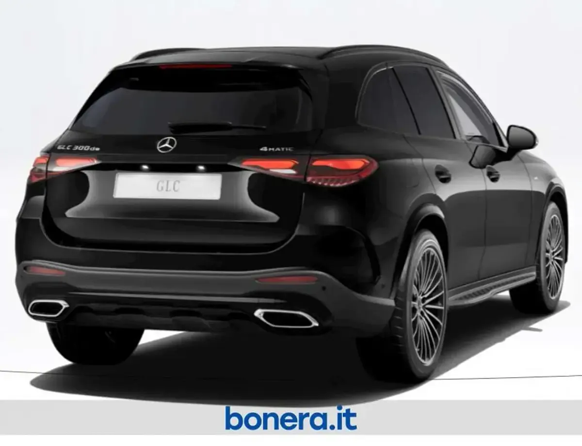 Nuova Mercedes GLC300e Advanced 333 CV (244 kW) 2026 Obsidian black metallic SUV