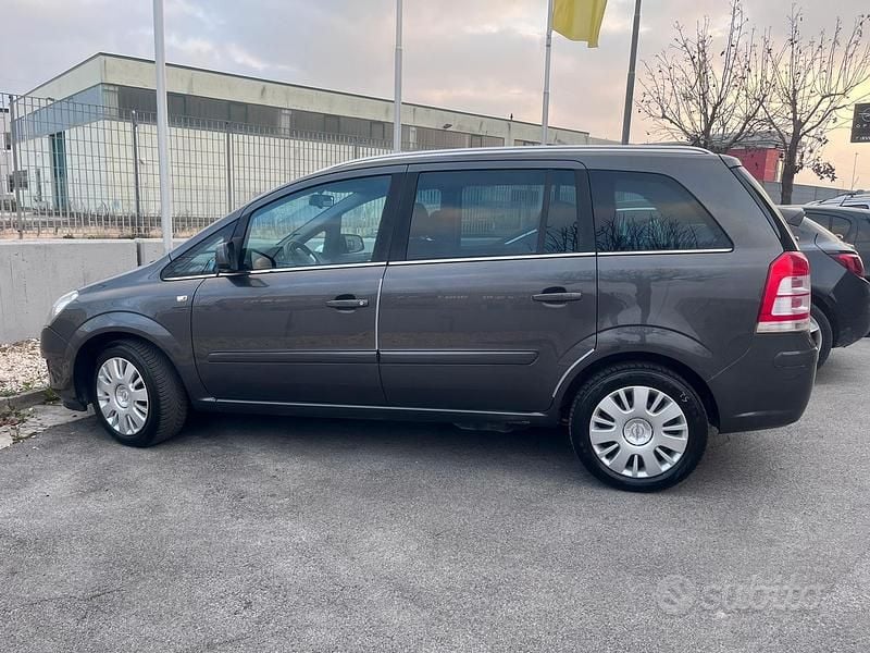 Usata Opel Zafira 150 CV (110 kW) 2012 Monovolume