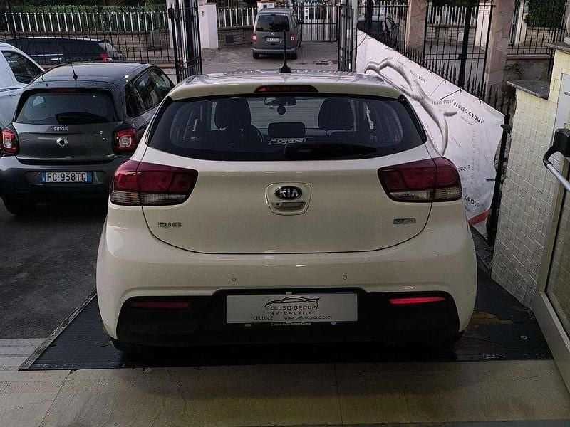 Usata Kia Rio Active 83 CV (61 kW) 2018 Bianco Berlina