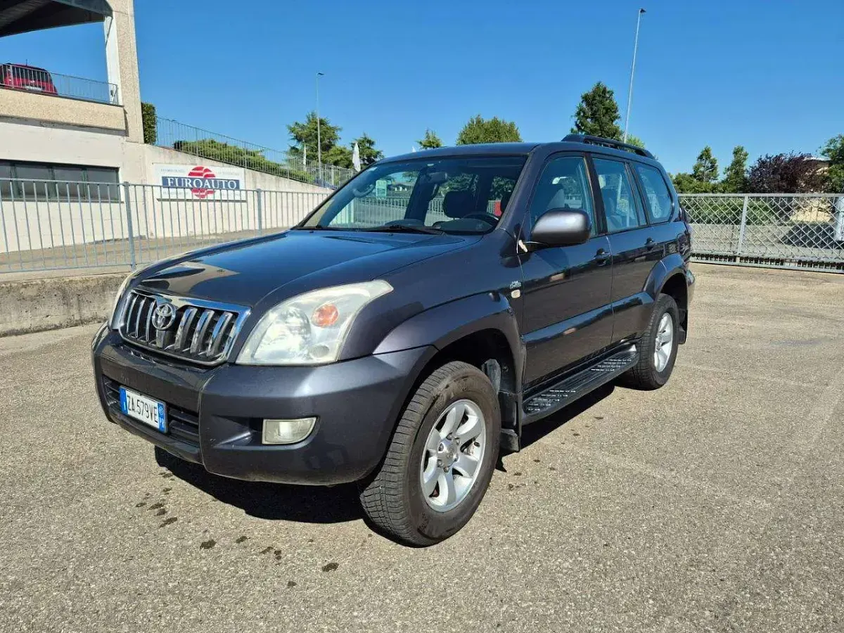Usata Toyota Land Cruiser Sol 166 CV (122 kW) 2005 Grigio scuro SUV