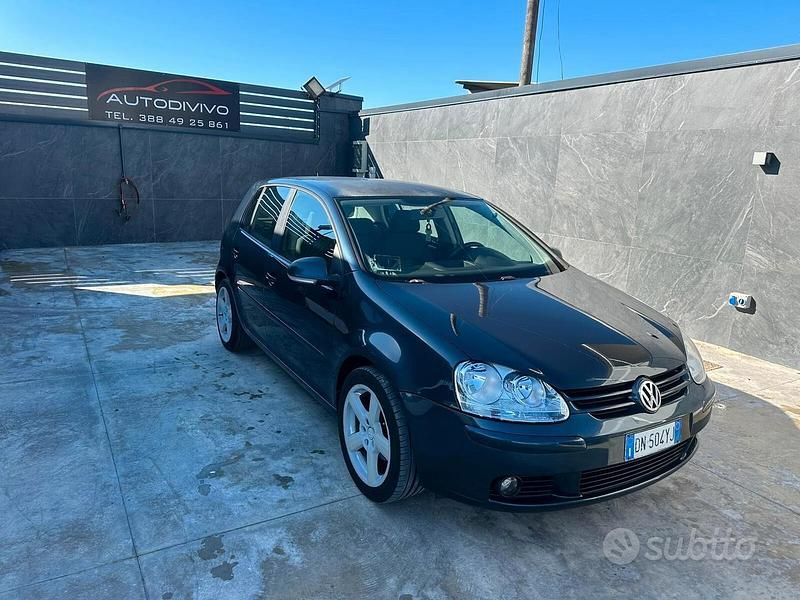 Usata VW Golf VI 101 CV (74 kW) 2008 Blu Utilitaria