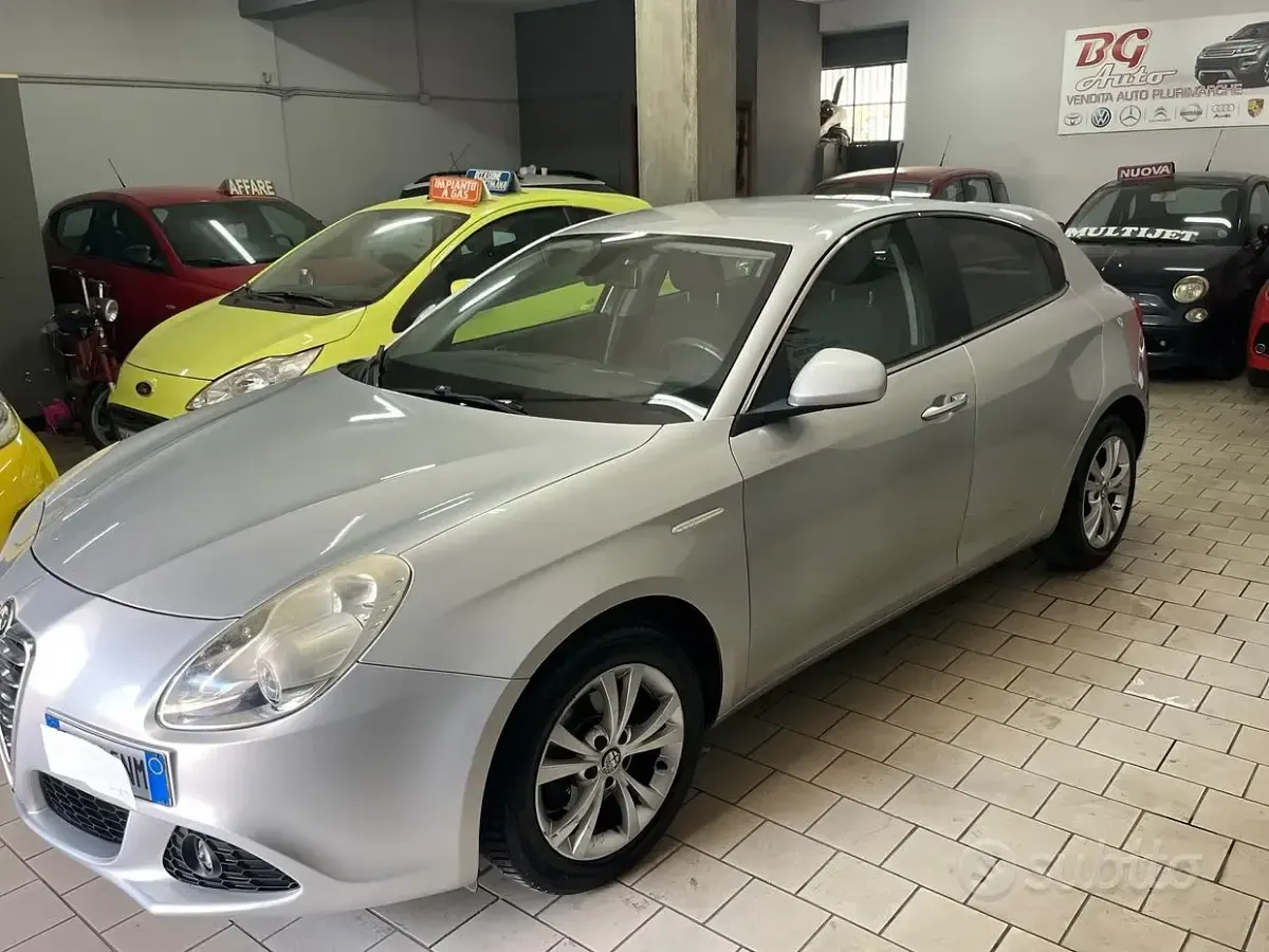 Usata Alfa Romeo Giulietta Distinctive 105 CV (77 kW) 2013 Grigio Utilitaria