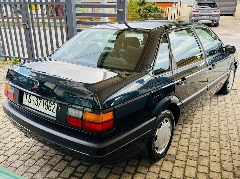 Usata VW Passat 90 CV (66 kW) 1991 Blu petrol Berlina