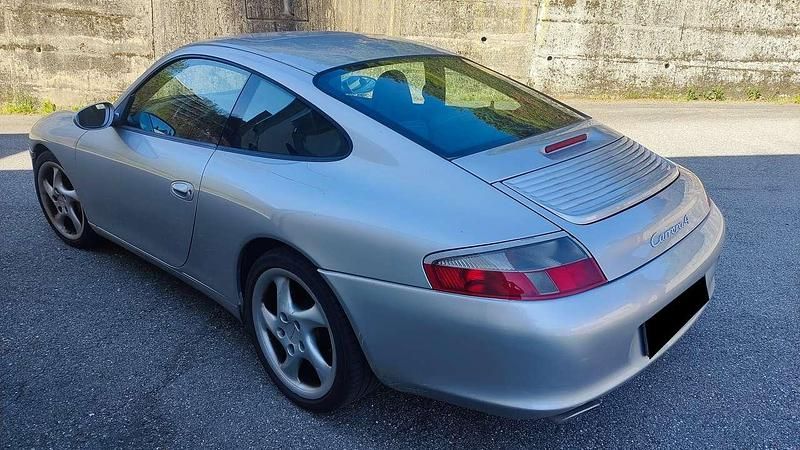 Usata Porsche 911 Carrera 4 320 CV (235 kW) 2001 Argento metallizzato Coupé