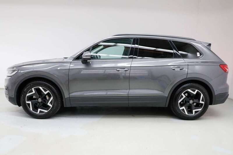 Usata VW Touareg R-line 231 CV (169 kW) 2024 Grigio SUV