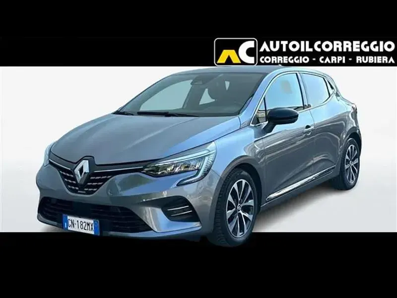 Usata Renault Clio Intens 100 CV (73 kW) 2023 Grigio chiaro Utilitaria