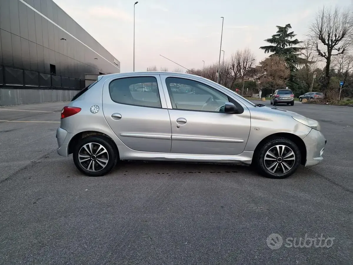 Usata Peugeot 206 60 CV (44 kW) 2010 Grigio Berlina
