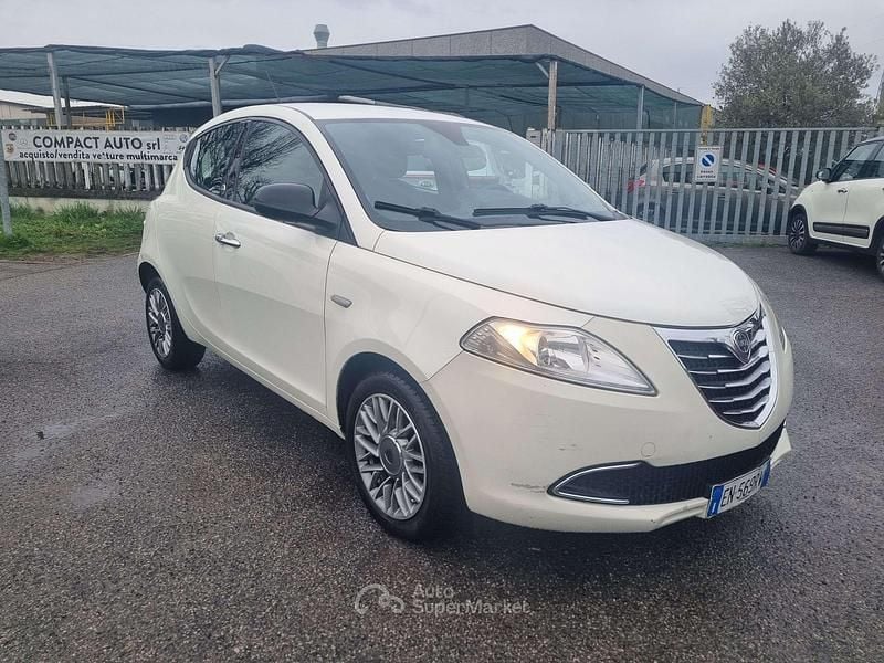 Usata Lancia Ypsilon Silver 69 CV (50 kW) 2012 Beige Utilitaria