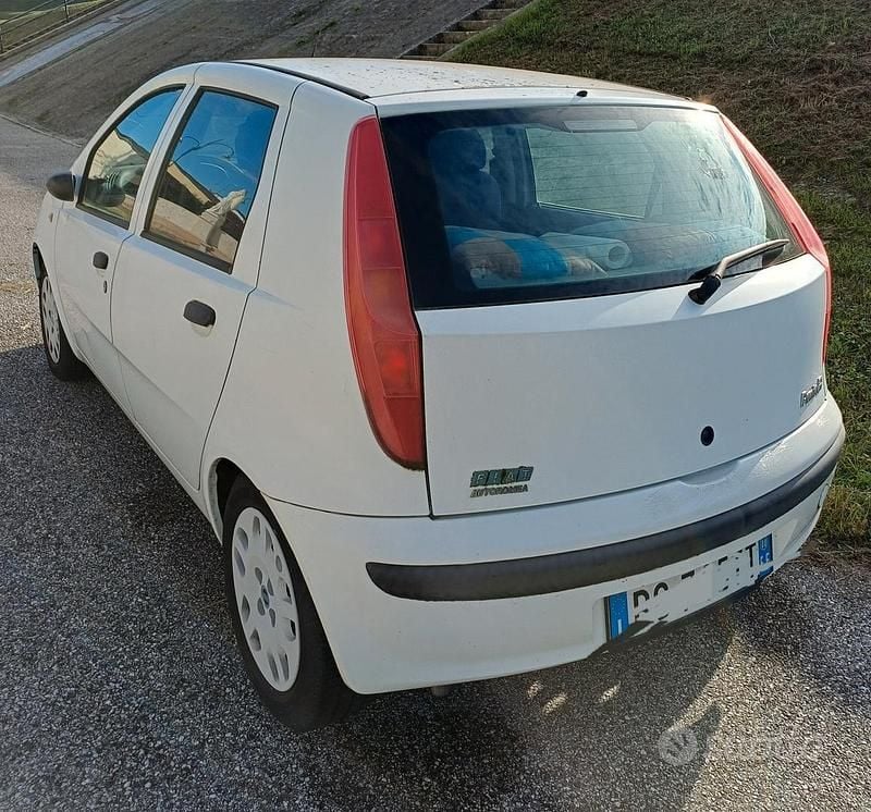 Usata Fiat Punto 80 CV (58 kW) 2000 Berlina