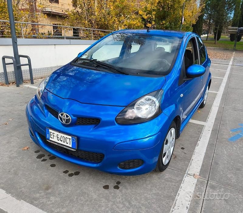 Blu Usata 2010 Toyota Aygo Sol Due volumi | 6400 € (Buon prezzo) - Immagine 1/4