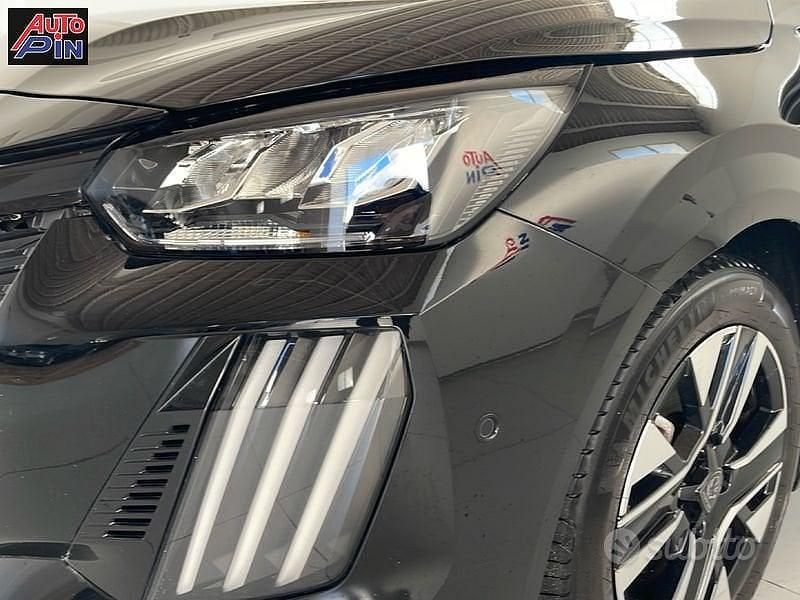 Usata Peugeot 208 Allure 102 CV (75 kW) 2025 Other Utilitaria