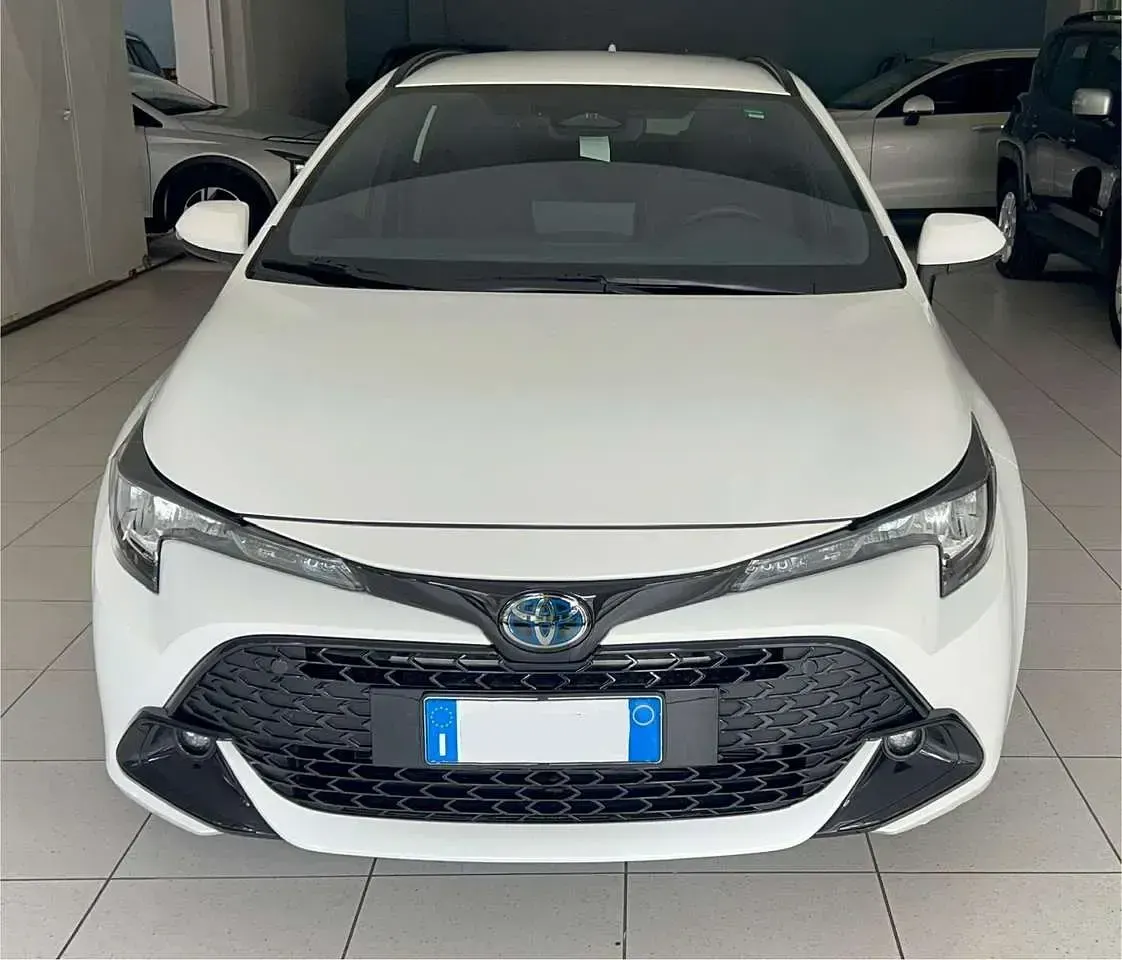 Usata Toyota Corolla Active 98 CV (72 kW) 2023 Bianco Station wagon