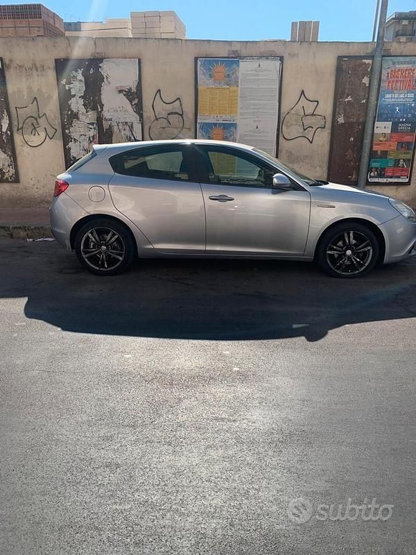 Usata Alfa Romeo Giulietta 105 CV (77 kW) 2012 Grigio Utilitaria