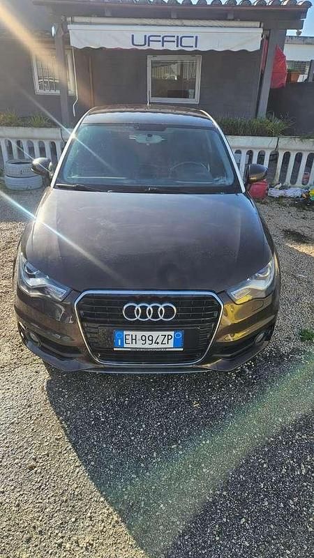 Marrone Usata 2012 Audi A1 Ambition Tre volumi | 7900 € (Ottimo prezzo) - Immagine 1/4
