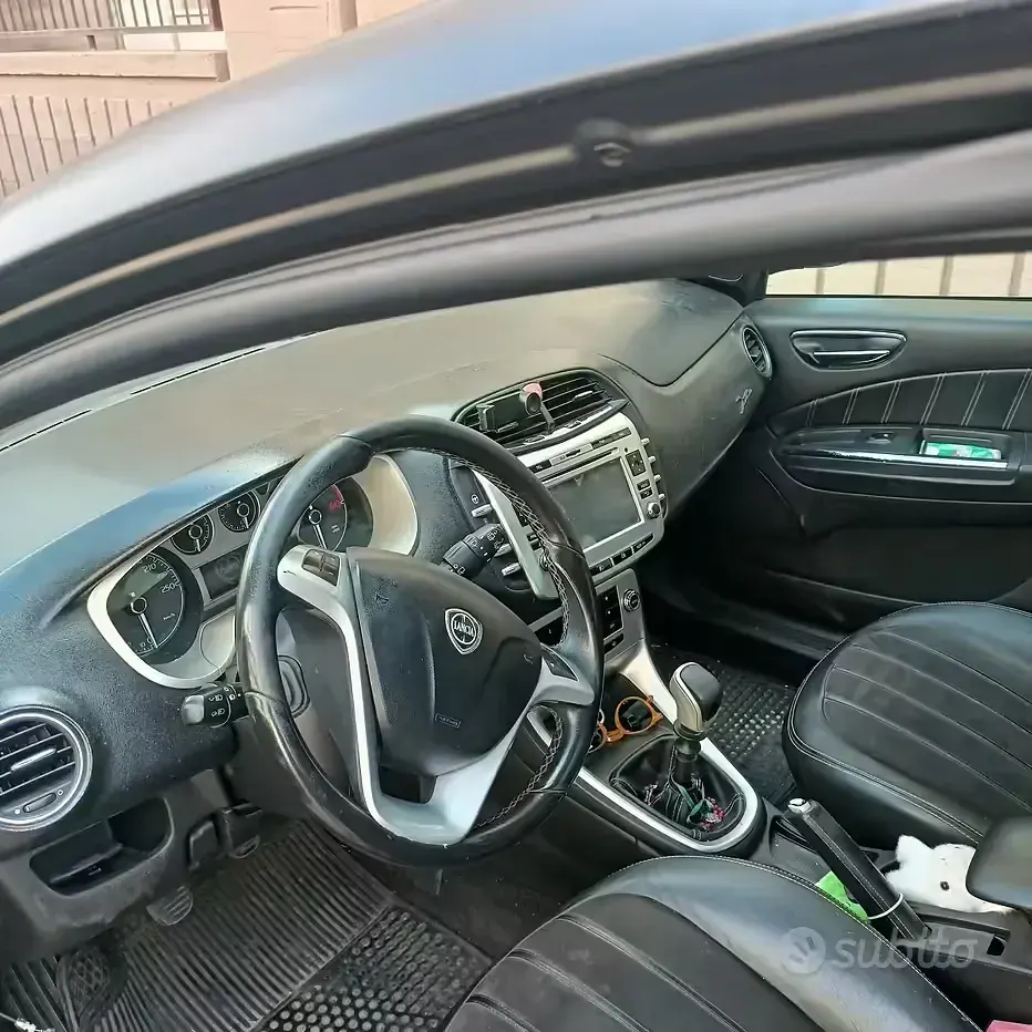 Usata Lancia Delta 90 CV (66 kW) 2009 Grigio Utilitaria