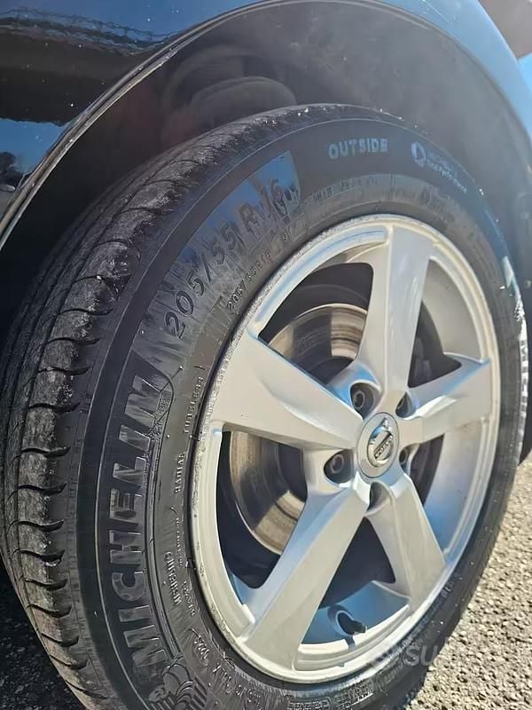 Usata Volvo V40 120 CV (88 kW) 2018 Nero Berlina