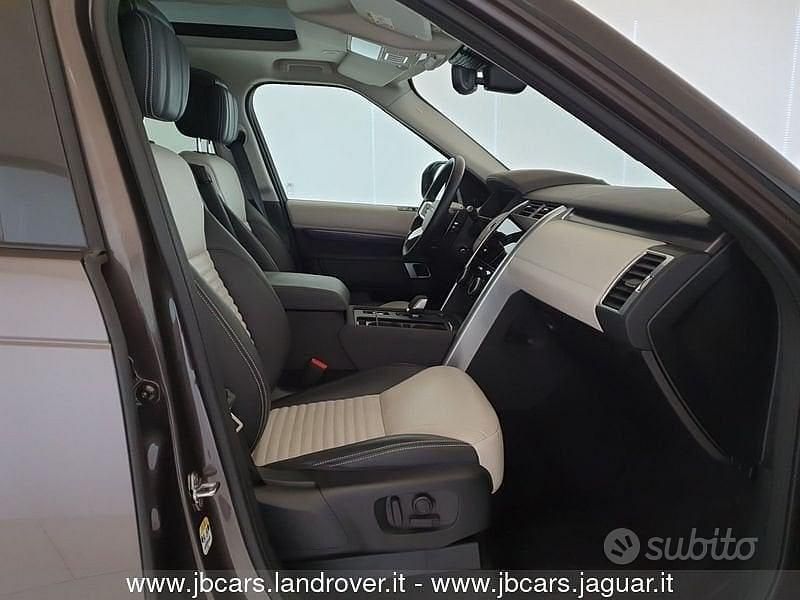 Usata Land Rover Discovery 5 351 CV (258 kW) 2024 Grigio scuro SUV