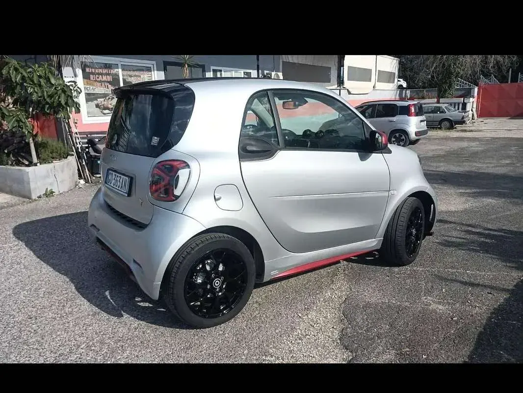 Usata Smart ForTwo Coupé 41 kW (56 CV) 2020 Argento Utilitaria