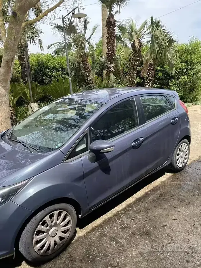 Usata Ford Fiesta 60 CV (44 kW) 2013 Berlina