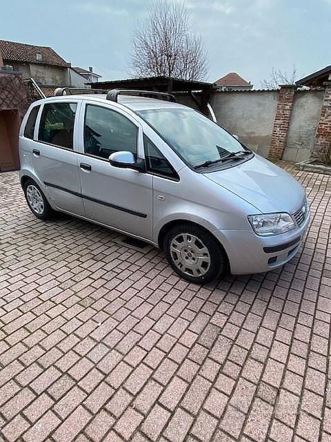 Usata Fiat Idea 77 CV (56 kW) 2011 Grigio Monovolume