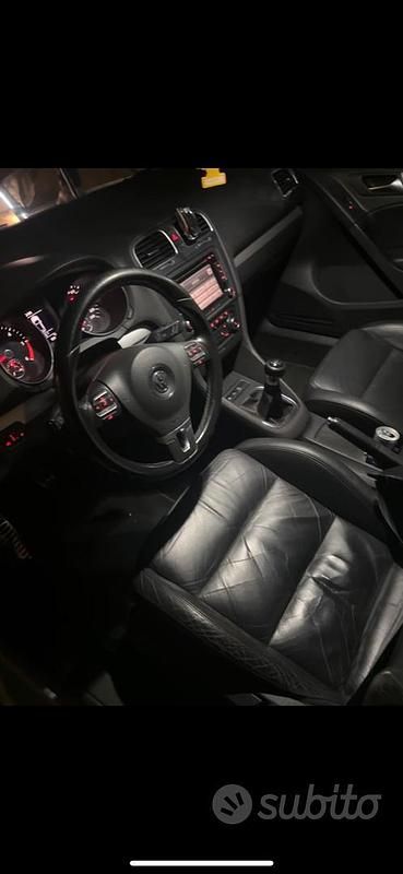 Bianco Usata 2010 VW Golf VI Tre volumi | 6500 € (Molto cara) - Immagine 1/4