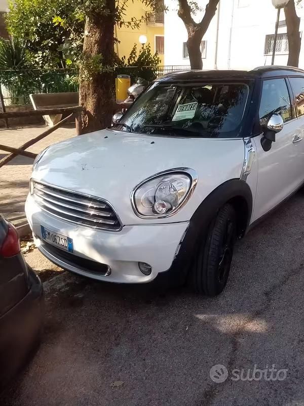 Usata Mini Cooper D 111 CV (81 kW) 2012 Bianco Utilitaria