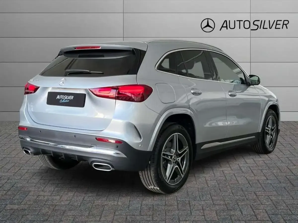 Usata Mercedes GLA250 AMG Line Premium 163 CV (119 kW) 2024 Argento SUV