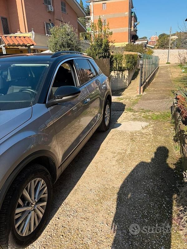 Usata VW T-Roc Life 150 CV (110 kW) 2023 Grigio SUV