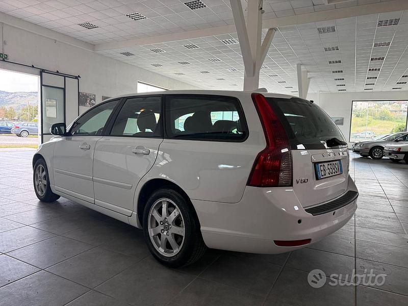Usata Volvo V50 136 CV (100 kW) 2010 Bianco Station wagon