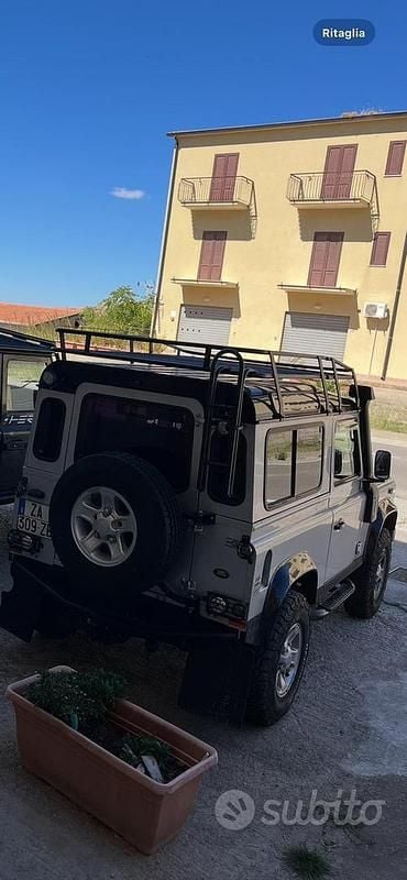 Usata Land Rover Defender 122 CV (89 kW) 2012 Grigio Utilitaria