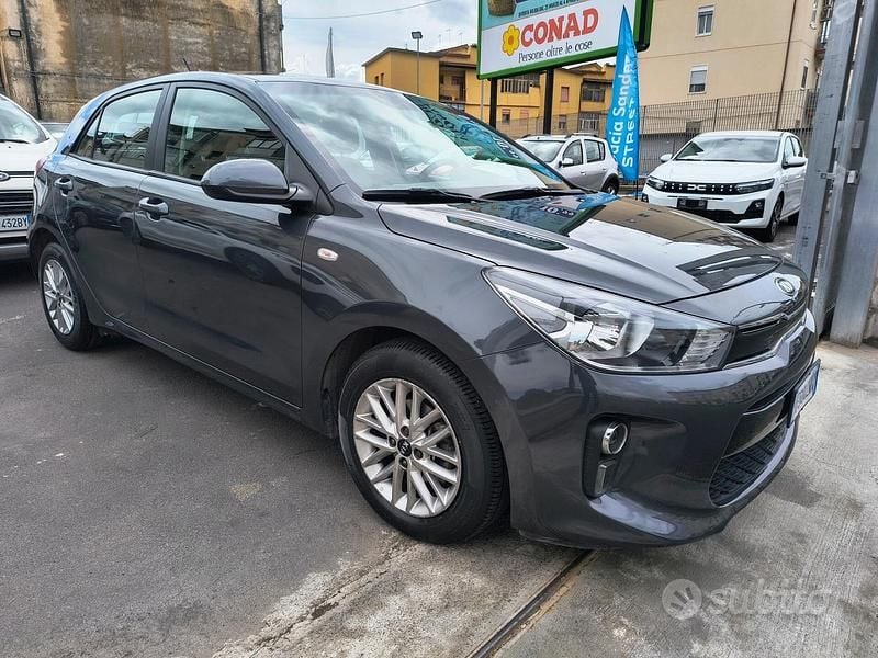 Usata Kia Rio 84 CV (61 kW) 2018 Blu Berlina