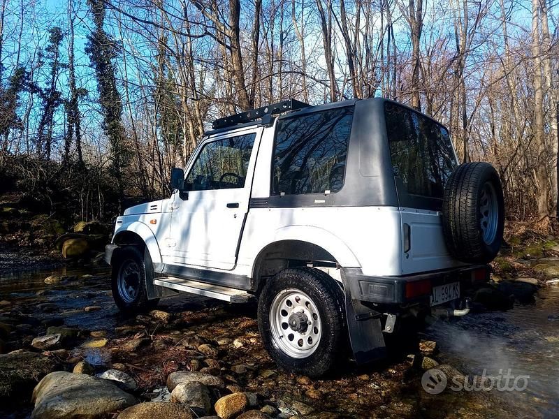 Bianco Usata 1996 Suzuki Samurai SUV | 7650 € - Immagine 1/4