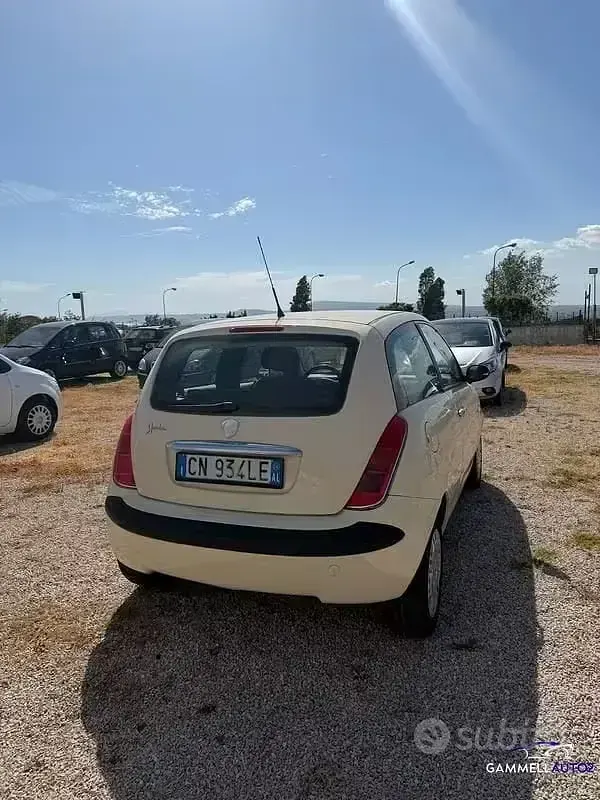 Usata Lancia Ypsilon 2004 Bianco Utilitaria